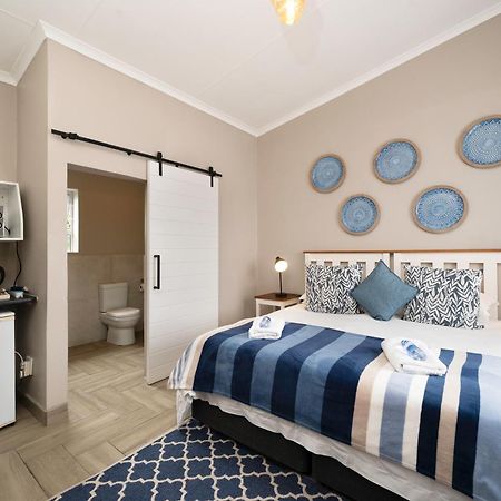 Admirals Lodge Guest House And Brightways Self Catering Apartments Port Elizabeth Exterior foto