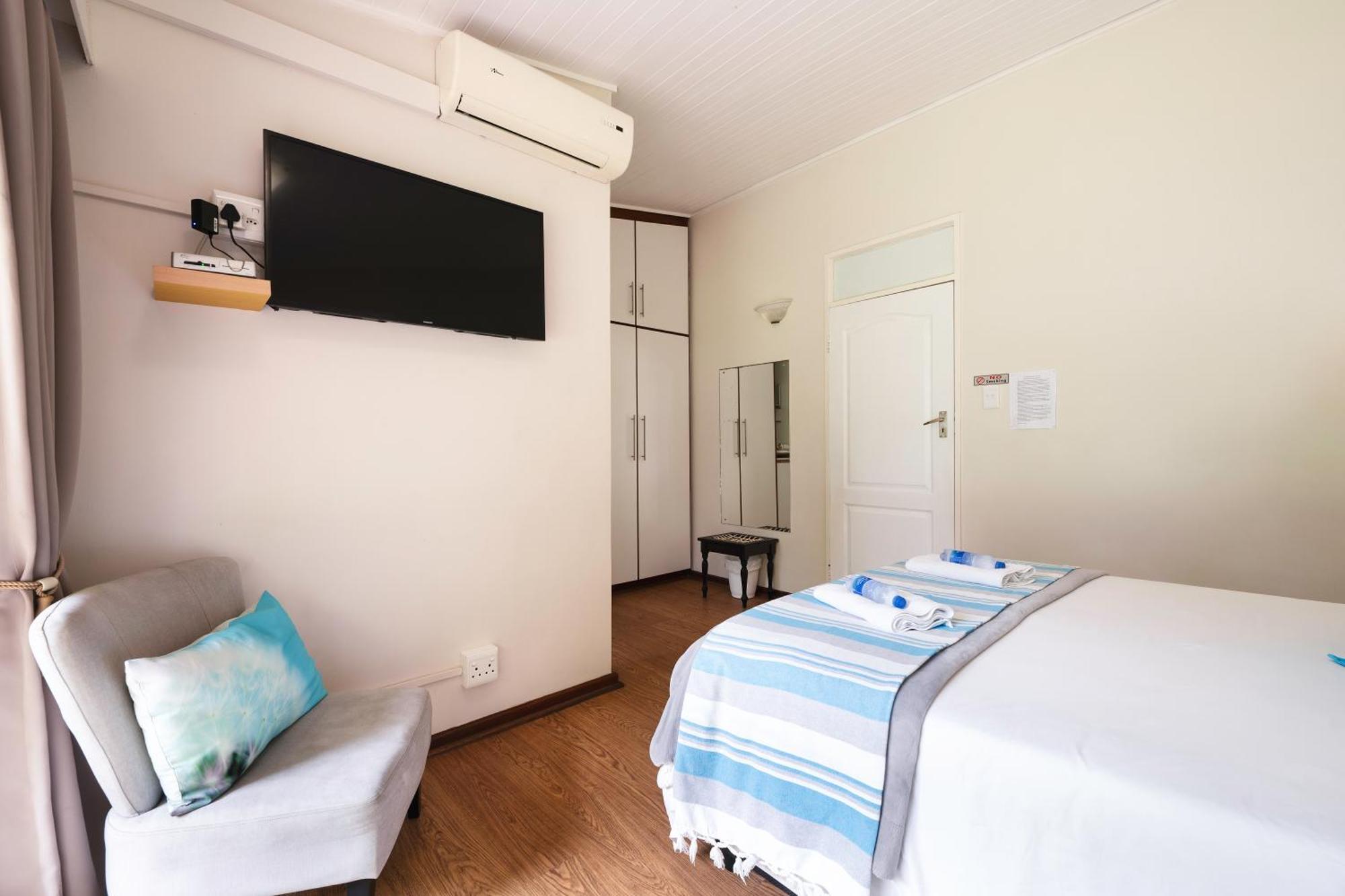 Admirals Lodge Guest House And Brightways Self Catering Apartments Port Elizabeth Exterior foto