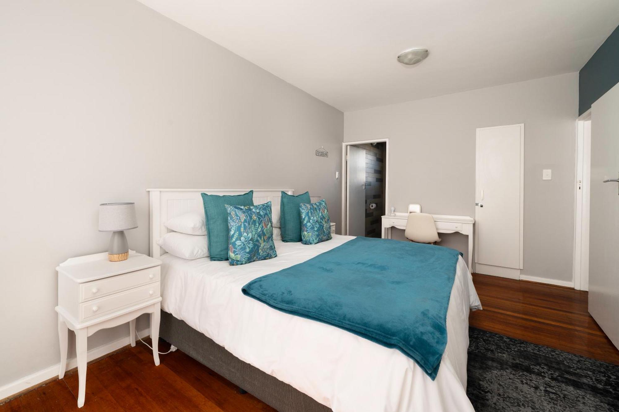 Admirals Lodge Guest House And Brightways Self Catering Apartments Port Elizabeth Exterior foto